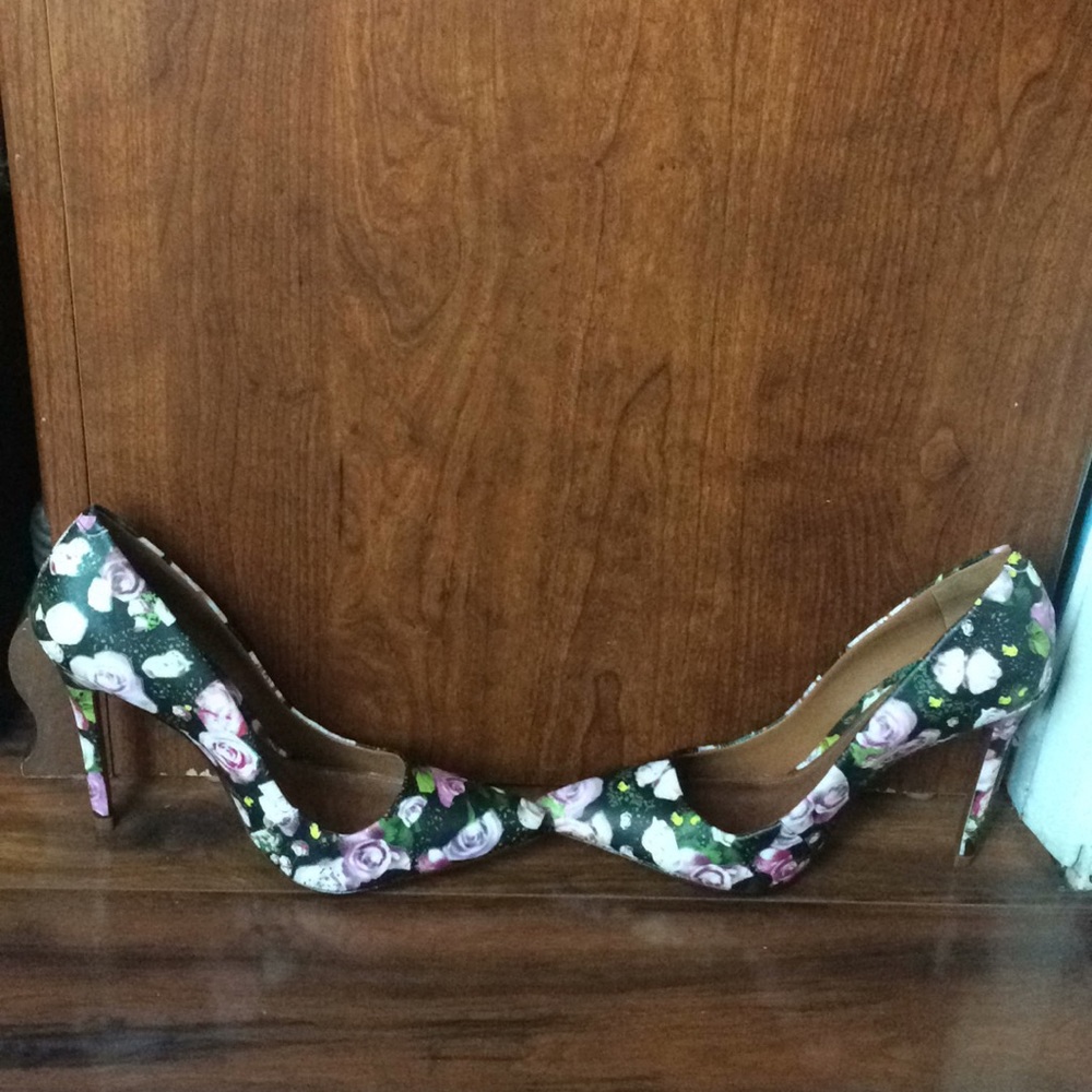 New!!! Schutz floral high heel